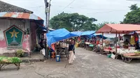 Suasana Pasar Blimbing Kota Malang tampak lengang. Data Diskopindag setempat menyebutkan baru 70 persen dari total 26 pasar tradisional yang sudah menerapkan pungutan retribusi elektronik (Liputan6.com/Zainul Arifin)&nbsp;