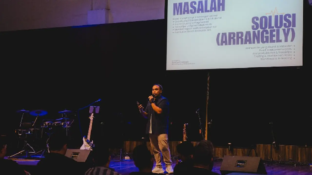 Salah satu pendiri Arrangely, Barry Likumahuwa, dalam acara peluncuran platform Arrangely.io. Credit: Arrangely
