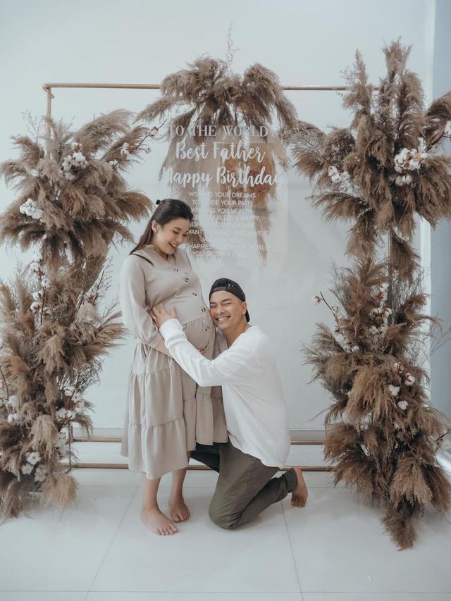 7 Potret Pesta Ulang Tahun Glenn Alinskie, Perut Chelsea Olivia Curi Perhatian