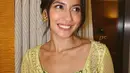 Pevita Pearce tampil penuh senyum mengenakan kebaya. perempuan 30 tahun itu membuat banyak netizen terpukau. Banyak sekali yang memuji penampilan Pevita. (Instagram/pevpearce)