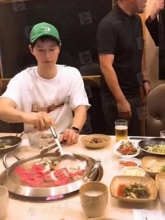 Penampilan Terbaru Song Joong Ki Pasca Bercerai