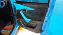 Door trim yang juga diberikan aksen panel sewarna body untuk memberikan nuansa atraktif di dalam kabin.