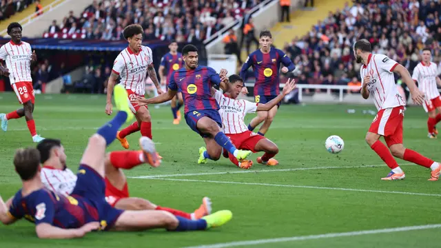 Foto: Hansi Flick Diusir Wasit, Ronald Araujo jadi Pahlawan Kemenangan Barcelona atas Girona di Liga Spanyol