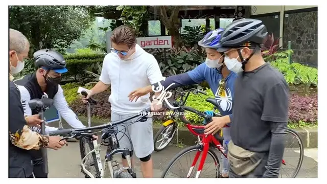 8 Potret Syahrini dan Reino Barack saat Bersepeda di Kebun Raya, Kompak Banget