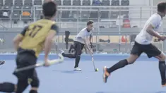 Atlet timnas hoki, Abdullah Jihad, saat latihan di Lapangan Hoki, GBK, Jakarta, Jumat (7/4/2018). Latihan tersebut untuk persiapan jelang Asiang Games 2018. (Bola.com/M Iqbal Ichsan)