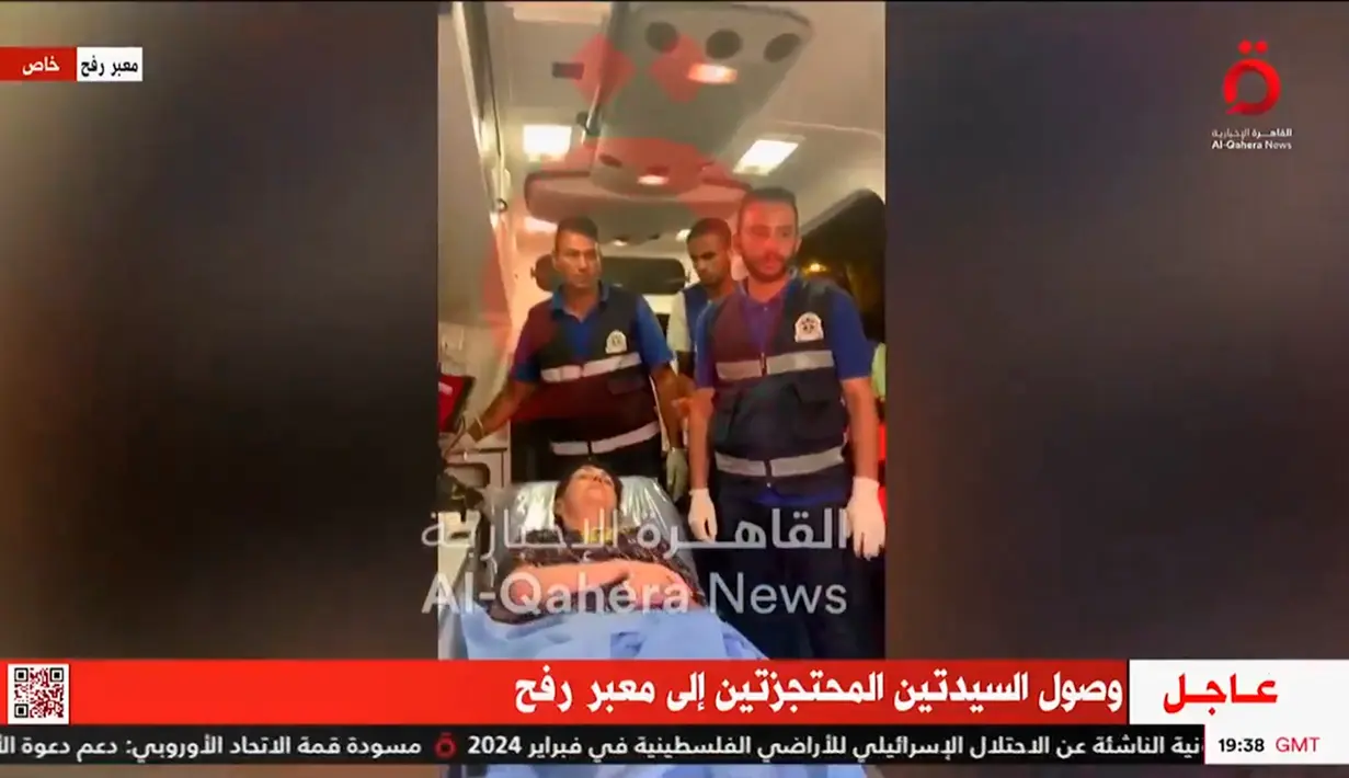 Setidaknya 220 orang diperkirakan masih disandera Hamas di Gaza. Mereka diculik selama serangan yang dilakukan kelompok militan itu pada Sabtu 7 Oktober, yang turut menewaskan 1.400 orang di Israel. (al-Qahera News via AP)