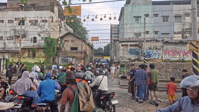 Kondisi Perlintasan Tanpa Palang Pintu, Saksi Bisu Awal Mula Kecelakaan Maut Kereta di Bekasi