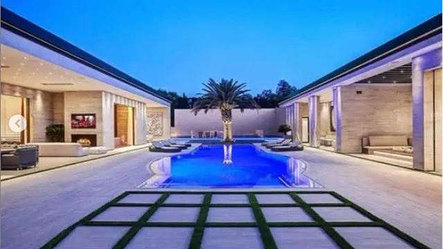 Kylie Jenner Beli Rumah Baru untuk Karantina Mandiri, Ada 14 Kamar Mandi di Dalamnya