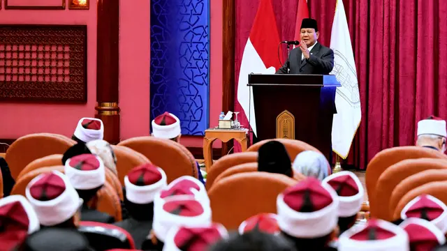Presiden Prabowo Subianto bertemu mahasiswa Indonesia yang tengah menempuh pendidikan di Universitas Al-Azhar, Kairo, Mesir, Rabu, 18 Desember 2024. (Dok: Biro Pers)