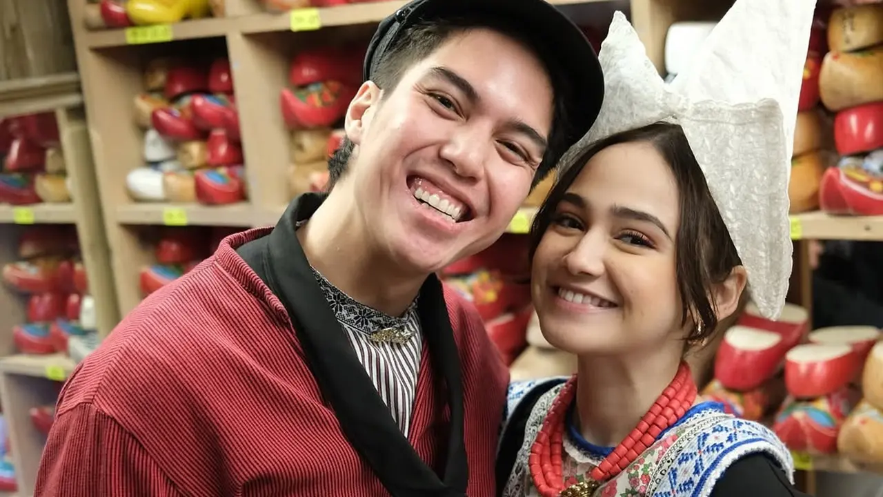 Romantis dan Berbudaya, El Rumi dan Syifa Hadju Tampil Serasi Pakai Baju Tradisional Belanda
