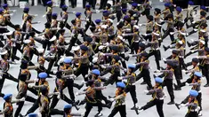 Polisi cilik baris-berbaris saat meramaikan peringatan HUT Bhayangkara ke-72 di Istora, Senayan, Jakarta, Rabu (11/7). Presiden Jokowi bertindak selaku inspektur upacara. (Liputan6.com/Johan Tallo)