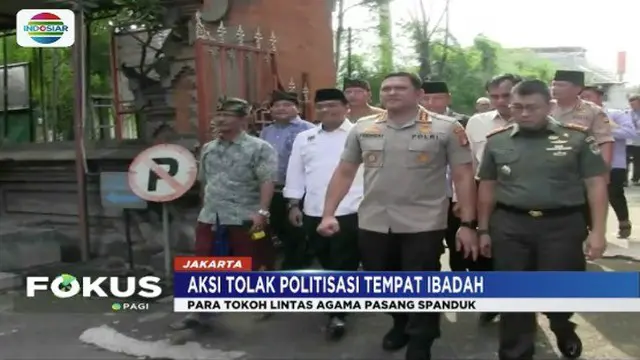 Tokoh lintas agama Jakarta Barat gelar aksi bentang spanduk tolak kampanye di tempat ibadah.