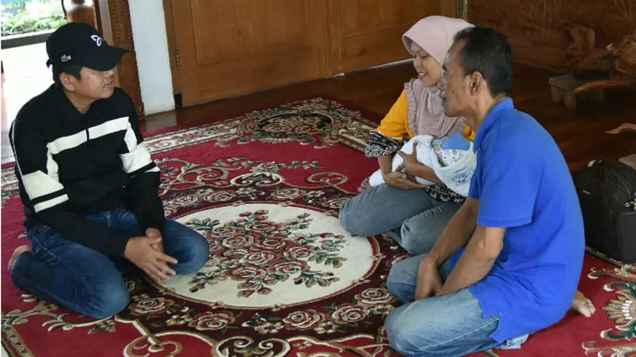 Keluarga 4 Anak Ditahan RS di Purwakarta