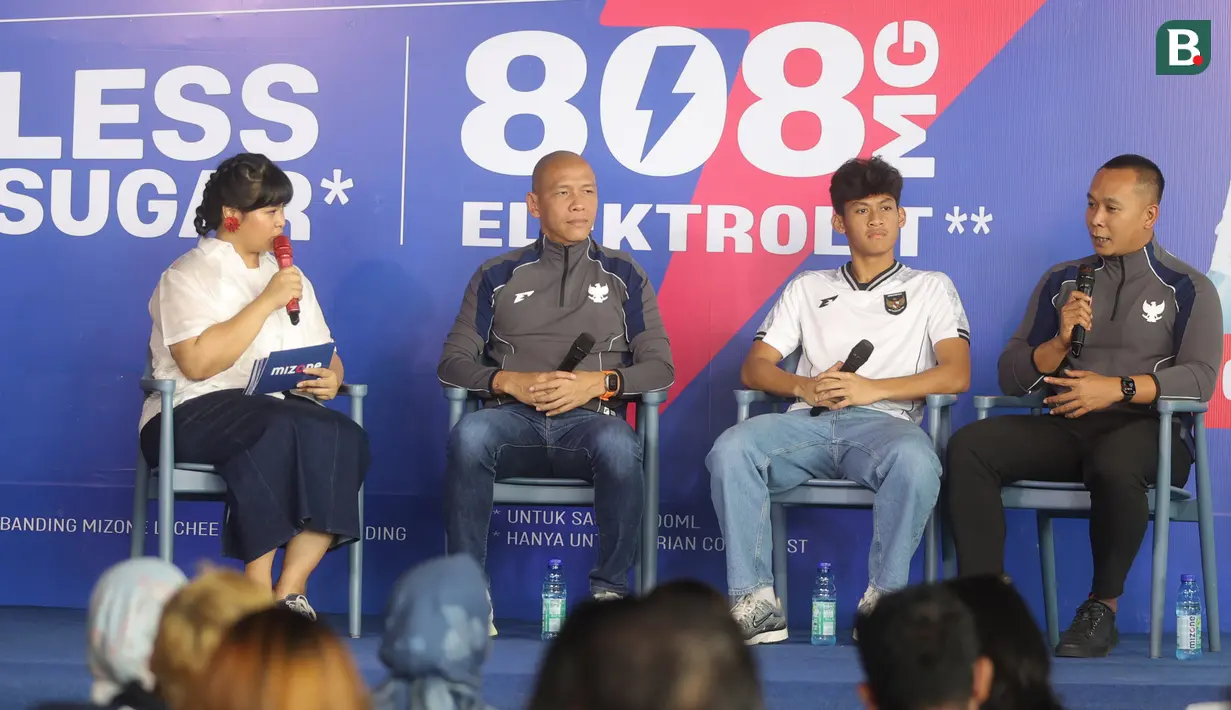 Dalam kesempatan tersebut, juru taktik Garuda Muda itu menyoroti pentingnya pemenuhan cairan tubuh dan nutrisi yang optimal dalam menjaga performa para pemainnya. (Bola.com/M Iqbal Ichsan)