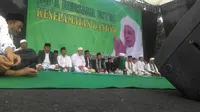 Kalangan Ulama dan lintas tokoh agama dalam istigotsah dan doa bersama di Garut (Liputan6.com/Jayadi Supriadin)