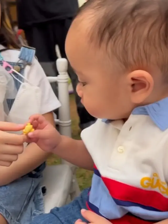 6 Potret Lucu Rayyanza dan Gempi Makan Popcorn di Ulang Tahun Xabiru