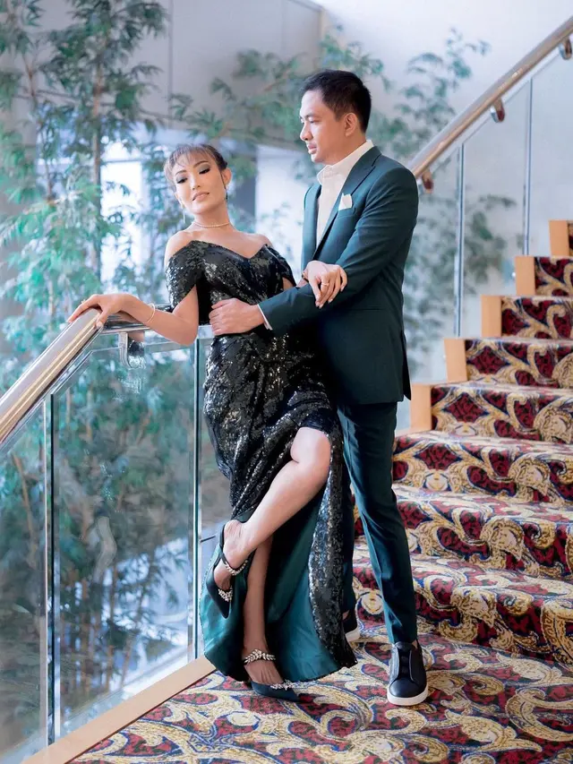 7 Potret Mesra Ayu Dewi dan Regi Datau, Selalu Tampil Harmonis
