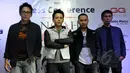 Grup band NOAH berfoto bersama usai menggelar jumpa pers di Hard Rock Cafe, Jakarta, Senin (16/3/2015). NOAH segera bertolak ke Amerika Serikat untuk menggelar tur konser bertajuk ‘US Tour 2015’ mulai 24 Maret 2015 mendatang. (Liputan6.com/Panji Diksana)