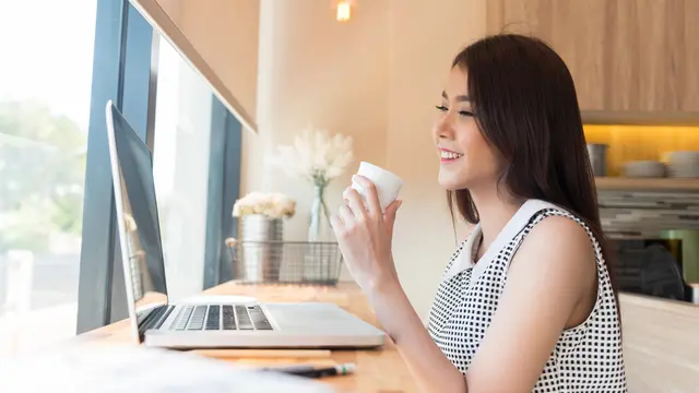 wanita juli orang cerdas tidak sombong