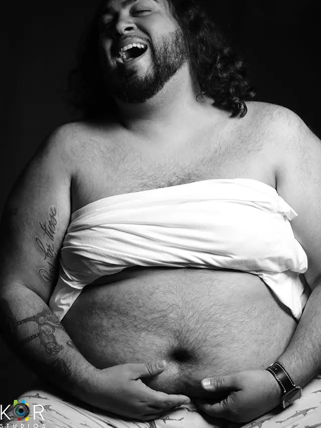 [Bintang] Istri Menolak untuk Foto Maternity, Pria Ini Memutuskan untuk Foto Dirinya Sendiri, Hasilnya Lucu Banget