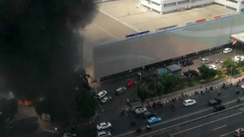 SPBU Dekat Gedung Patra Jasa Kebarakan, Asap Hitam Membumbung