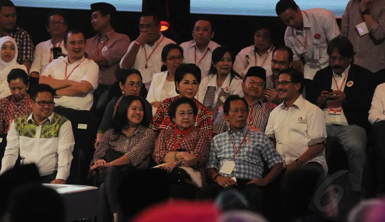 Berbeda dengan tim sukses Jokowi yang terlihat santai dan penuh senyuman (Liputan6.com/Herman Zakharia)