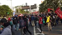 Massa di depan Gedung DPR RI Jakarta. (Liputan6.com/Ady Anugrahadi)