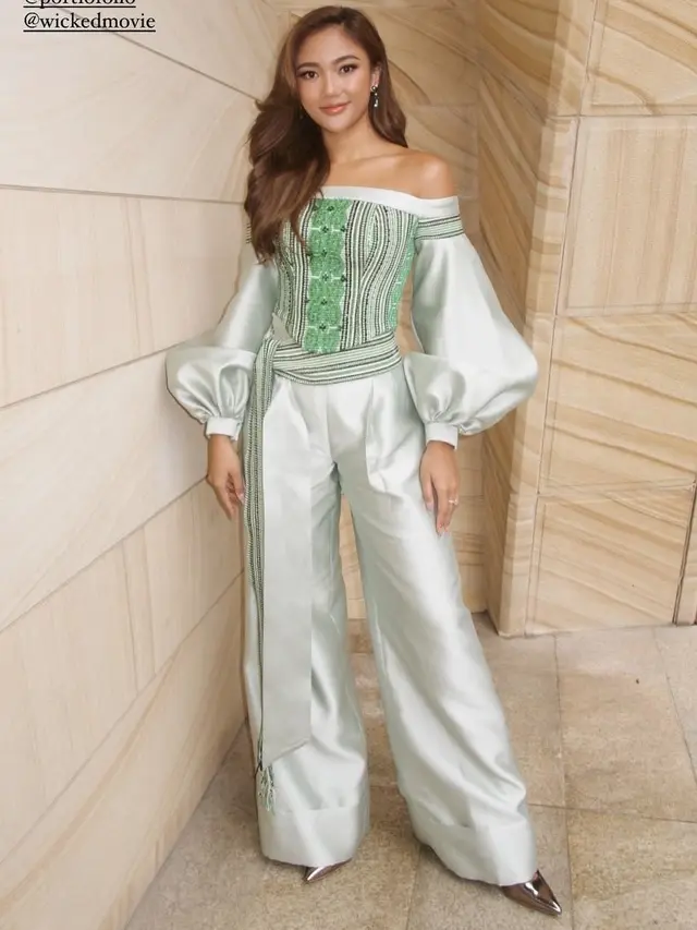 Marion Jola saat mewawancarai Ariana Grande dan Cynthia Erivo.