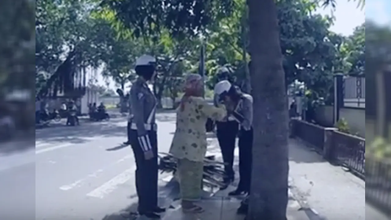 Polisi Lakukan Aksi Empati Seribu Rupiah Polda NTB