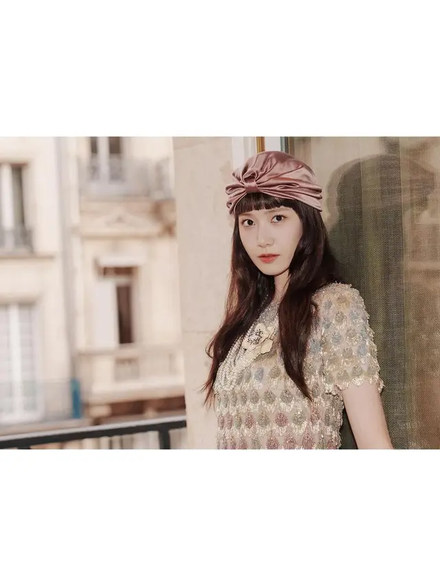 Visual Menawan Yoona SNSD Bak Putri Timur Tengah Pakai Turban Hadiri Paris Fashion Week 2024