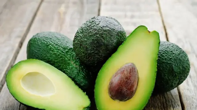 Alpukat. (foto: Pinterest)