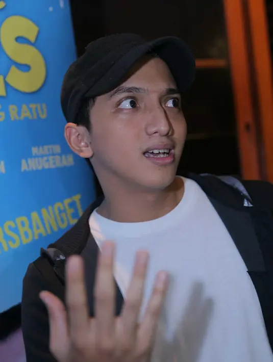 "Kita berdua juga kangenan. Palingan ke mal. Pas lagi jalan ada orang yang pakaiannya aneh, kita omongin. Kalau enggak kemana-mana biasanya di kosan main monopoli," ujar Ge Pamungkas. (Andy Masela/Bintang.com)