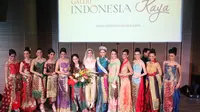 Mustika Ratu dalam memilih kain songket Palembang sebagai sorotan utama untuk lebih mengenalkan keindahan kain tersebut kepada masyarakat.