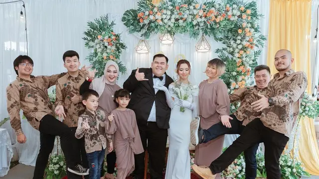 6 Potret Pernikahan Philip de May 'Anak Langit', Digelar Intimate Bareng Keluarga