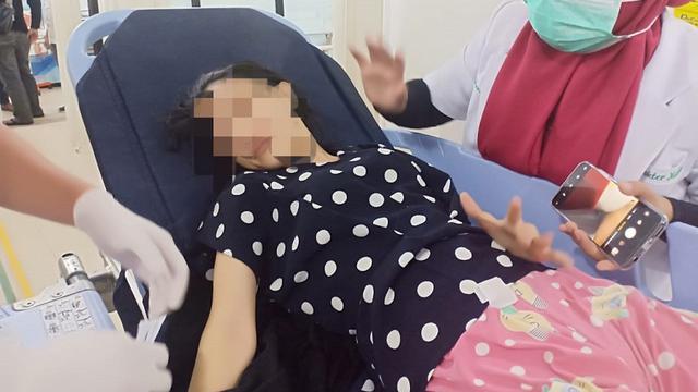 Korban penyekapan oleh pemuda bejat di Makassar tampak menjalani perawatan medis di RS. Bhayangkara Makassar (Liputan6.com/ Eka Hakim)