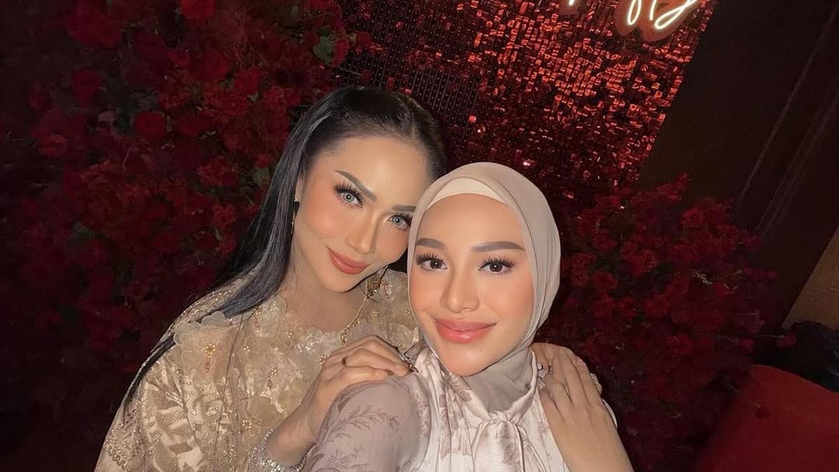 Genap 50 Tahun, Potret Kris Dayanti Tampil Memikat dengan Makeup Bold &amp; Flawless yang Ikonis