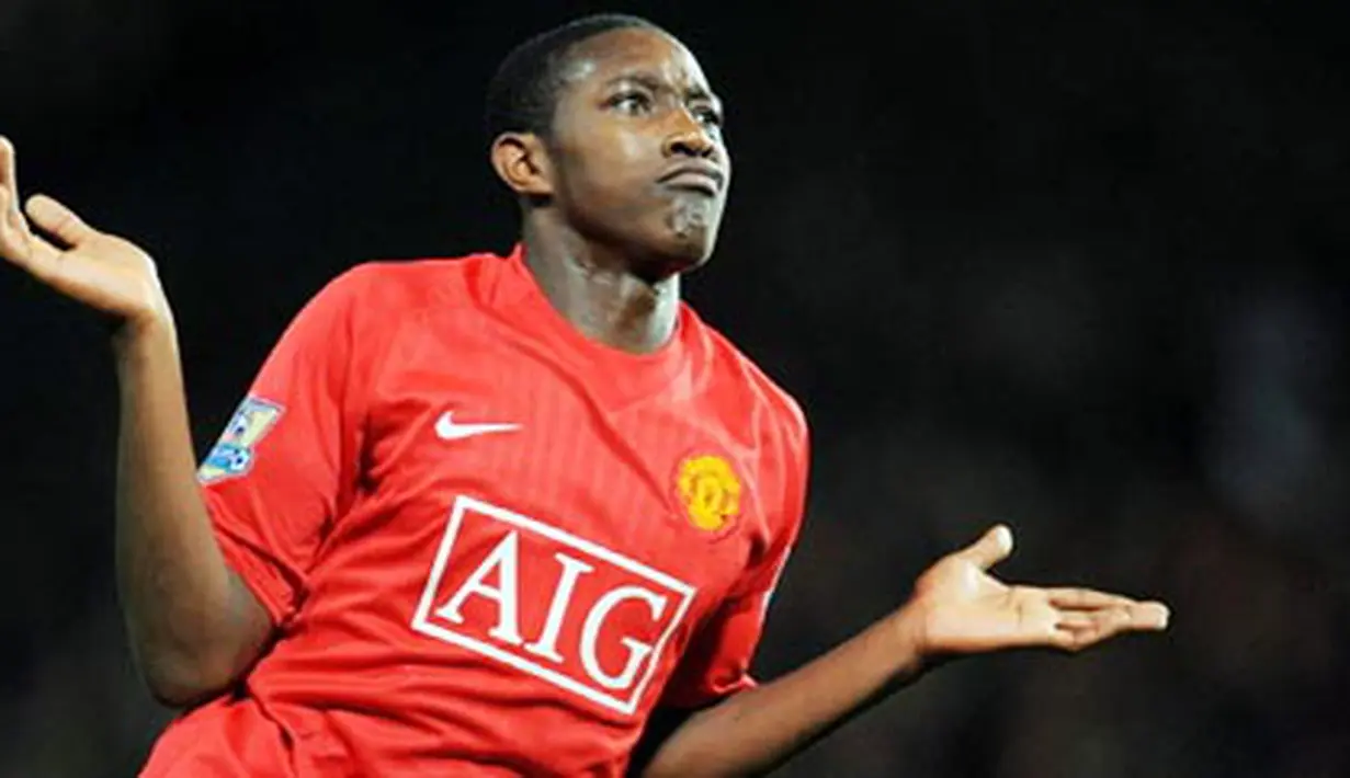 Manchester United's English forward Danny Welbeck celebrates after scoring the fourth goal during the English Premiership football match against Stoke City at Old Trafford, Manchester, on November 15, 2008. AFP PHOTO/ANDREW YATES