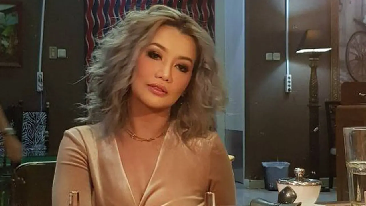 Reza Artamevia ubah gaya rambut