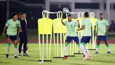 Pemain Brasil melakukan sesi latihan jelang menghadapi Inggris pada pertandingan sepak bola Grup C Piala Dunia U-17 2023 di Jakarta, Kamis (16/11/2023). Brasil akan menghadapi partai sengit melawan Inggris di Jakarta International Stadium (JIS) pada Jumat (17/11/2023) pukul 19.00 WIB. (Doc. LOC WCU17/BRY)