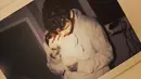 Ketika baby Bear lahir, Cheryl pun mengunggah foto di akun Instagramnya yang memperlihatkan Liam sedang menggendong sang buah hati dan mengumumkan kebahagiaan atas kelahiran Baby Bear. (Instagram/cherylofficial)