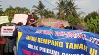 Aksi Bela Rempang, diikuti warga asli pulau Rempang yang lahir dan besar di pulau Rempang sejak nenek moyang mereka. Foto: liputan6.com/ajang nurdin.