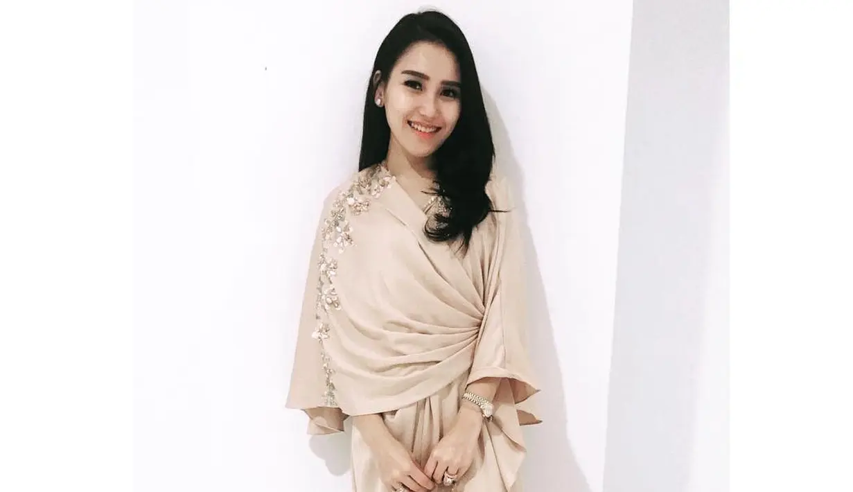 Antusiasme biduan asal Depok itu tak hanya saat mempromosikan film terbarunya. Ayu Ting Ting juga mengaku ketagihan main film layar lebar. (Foto: instagram.com/ayutingting92)