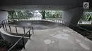 Tambalan semen terlihat di trek Skatepark Slipi, Jakarta, Minggu (16/6/2019). Sudah hampir dua bulan taman bermain skateboard tersebut ditutup oleh Suku Dinas Kehutanan Jakarta Pusat akibat rusaknya beberapa fasilitas seperti arena, sejumlah keramik, dan taman. (merdeka.com/Iqbal S. Nugroho)