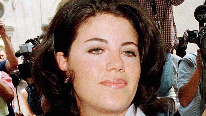 Pekerja magang Gedung Putih Monica Lewinsky yang terlibat skandal dengan Bill Clinton (thesun)