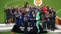 Selebrasi Manchester United (MU) usai memastikan gelar juara Liga Europa 2016/2017. (Twitter/UEFA)