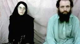Pria asal Kanada Joshua Boyle dan istrinya asal Amerika Serikat, Caitlin Coleman saat disandera oleh Taliban pada tahun 2013. Taliban merilis foto pasangan ini yang disandera sejak tahun 2012. (Coleman family via AP)