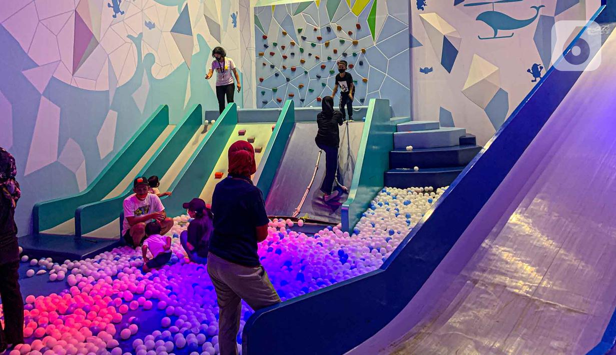 <p>Hari ketiga Lebaran, wahana permainan anak di mal diserbu karena menjadi alternatif bagi anak menghabiskan waktu yang tidak hanya bisa bermain namun juga sekaligus belajar dengan cara menyenangkan</p>