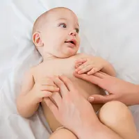 Manfaat Pediatric Massage untuk Kesehatan Bayi yang Baru Lahir