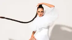 Baru-baru ini Luna Maya jalani sebuah pemotretan bersama fotografer kondang Rio Motret. Dalam pemotretan tersebut, ia tampil dalam busana serba putih. Gaya rambutnya pun turut curi perhatian banyak netizen. (Liputan6.com/IG/riomotret)