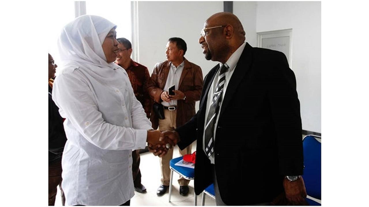 Khofifah Meminta Maaf atas Insiden di Asrama mahasiswa Papua di Jawa Timur